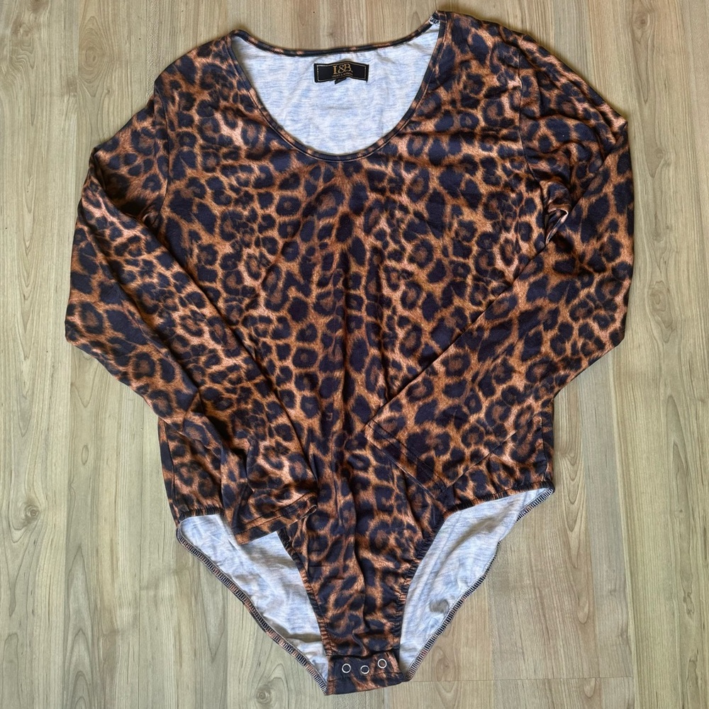 Lucky‎ & Blessed Leopard Print Bodysuit Size Large